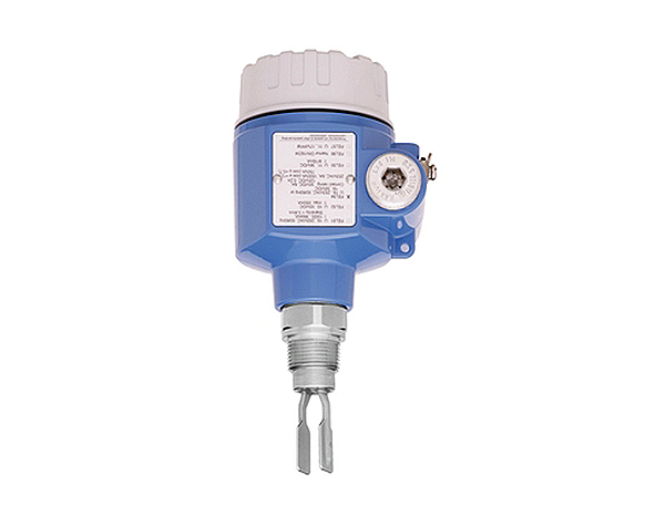 Vibronic-Point-level-detection-Liquiphant-FTL50 — دراک Liquiphant FTL50 یک سوئیچ نقطهای برای استفاده در مناطق خطرناک با تمامی گواهینامههای بینالمللی است. قابل استفاده در تمام صنایع. FTL50 ایمنی عملکردی SIL2/SIL3 را ارائه میدهد. با خط دفاع دوم، بالاترین سطح ایمنی و قابلیت اطمینان دستگاه تضمین میشود. اندازهگیریهای قابل اعتماد، بدون تأثیر از: تغییر خواص مواد، جریان، تلاطم، حبابهای گاز، کف، ارتعاشات یا انباشت.