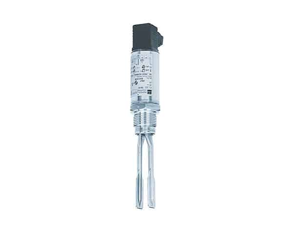 FTL260 — دراک سوئیچ سطح مایعات Liquiphant T FTL260 با فناوری چنگال ارتعاشی، با طراحی فشرده و بدنه استیل ضد زنگ، مناسب برای تشخیص سطح مایعات در محیطهای صنعتی.