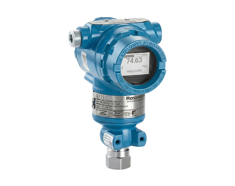 1-dl-rmt-3051t-rt-inline-family — دراک نمای نزدیک از ترانسمیتر فشار درونخطی Rosemount 3051TG با بدنه آلومینیومی و نمایشگر دیجیتال نصب شده در محیط صنعتی.
