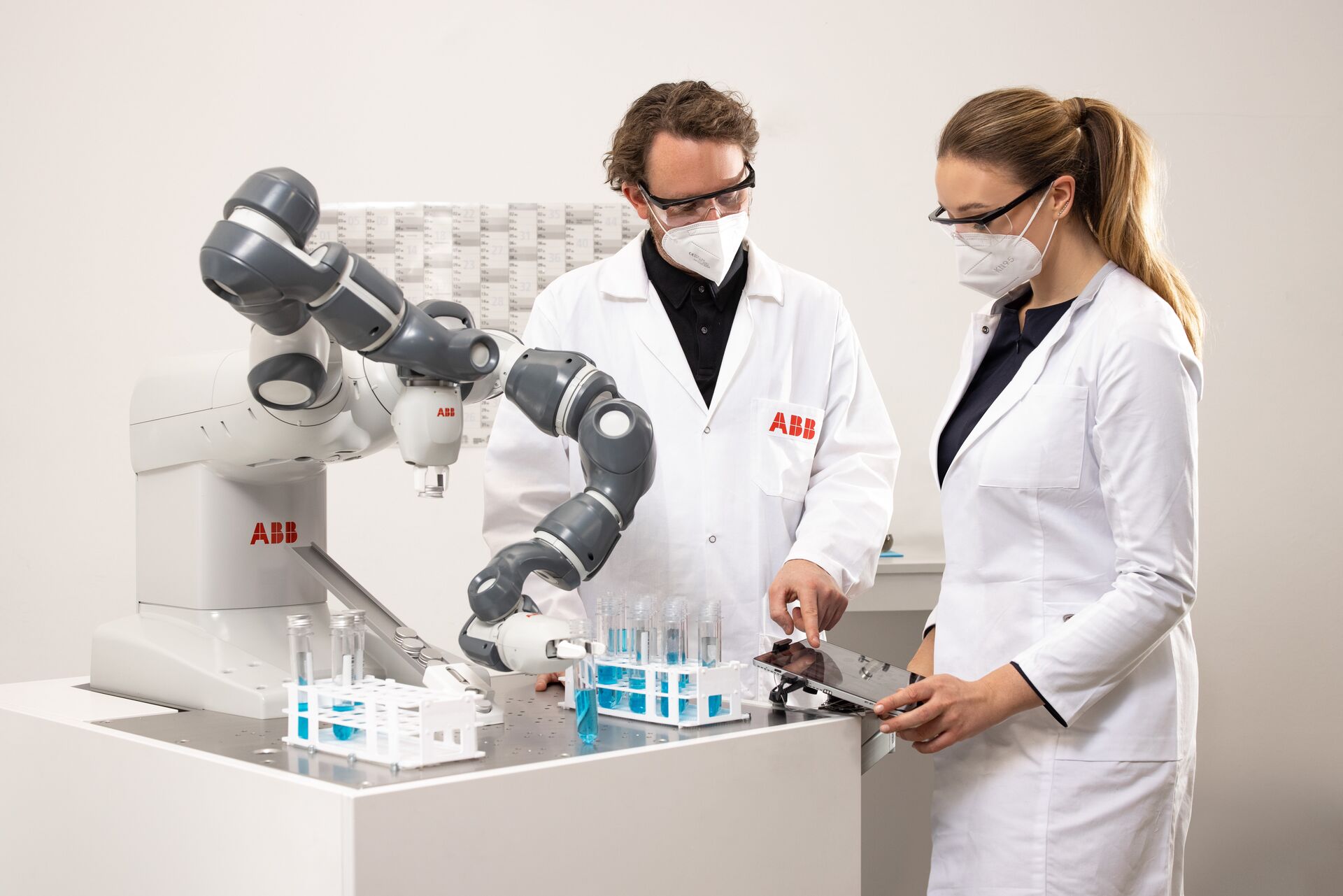 Dual-Arm YuMi from ABB Robotics — دراک