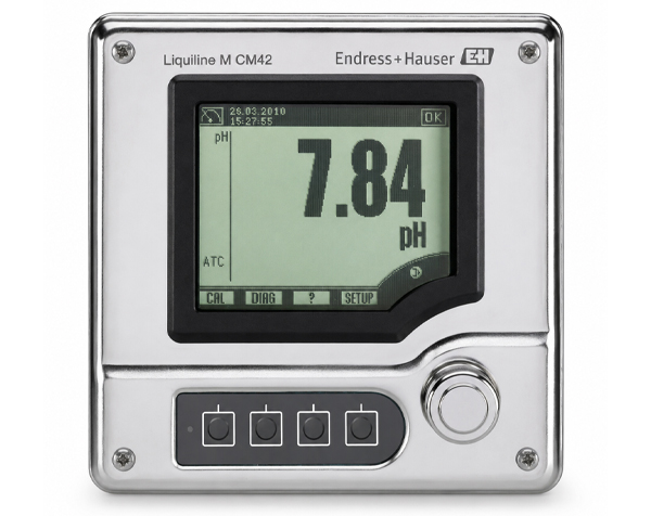 CM42_stainless-steel — DERAAK Benchtop pH meter with a large digital display reading 7.84 pH, a metallic case, four control buttons, and a round adjustment knob.
