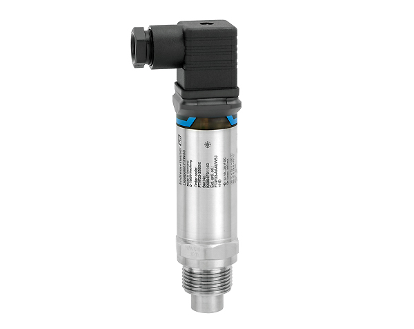 Liquipoint_FTW33_PP_2 — دراک سنسور سطح Liquipoint FTW33 نصب شده همسطح در مخزن مواد غذایی با بدنه استیل ضدزنگ