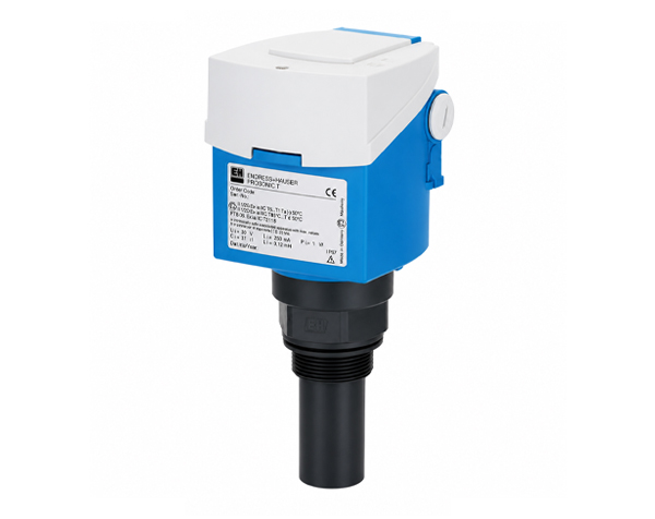 fmu230-endress-hauser — DERAAK Industrial pressure transmitter mounted on a pipe, with a blue and white housing, used to measure fluid pressure in a line.